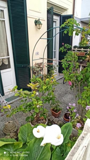 La casa tra il verde e il mare